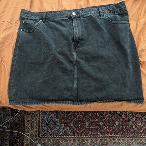 BLACK DENIM SKIRT - MIDLENGTH